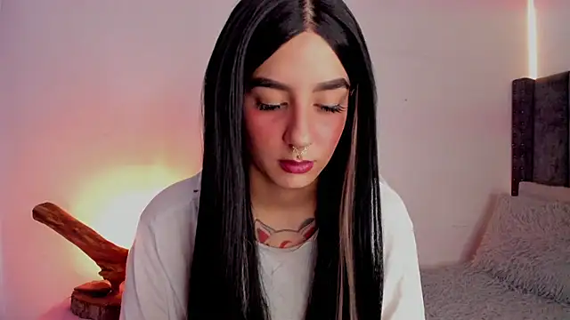 Snapshot of Alice_woodville chatting on March 2025 06:11:01 PM Alice woodville online show from March 2025 06:11:01 PM