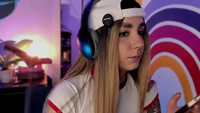 Snapshot of Alice_woodville chatting on September 2025 08:53:02 PM Alice woodville online show from September 2025 08:53:02 PM