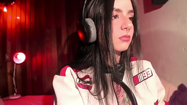 Snapshot of Alice_woodville chatting on November 2025 05:23:02 AM Alice woodville online show from November 2025 05:23:02 AM