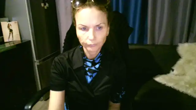 Snapshot of Elizabe_th chatting on October 2025 05:43:02 PM Elizabe th online show from October 2025 05:43:02 PM