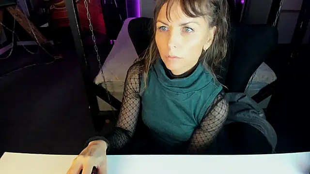 Snapshot of Elizabe_th chatting on February 2025 09:17:02 PM Elizabe th online show from February 2025 09:17:02 PM