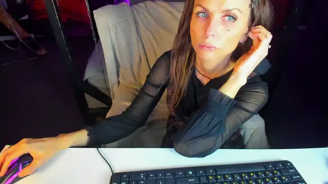 Snapshot of Elizabe_th chatting on March 2025 11:58:01 AM Elizabe th online show from March 2025 11:58:01 AM