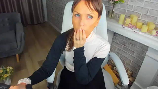 Snapshot of Elizabe_th chatting on February 2025 01:34:01 AM Elizabe th online show from February 2025 01:34:01 AM