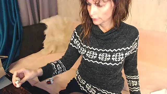 Snapshot of Elizabe_th chatting on October 2025 04:52:01 PM Elizabe th online show from October 2025 04:52:01 PM