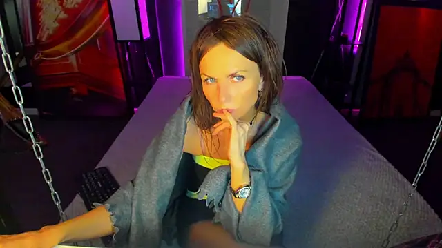 Snapshot of Elizabe_th chatting on March 2025 10:07:02 AM Elizabe th online show from March 2025 10:07:02 AM