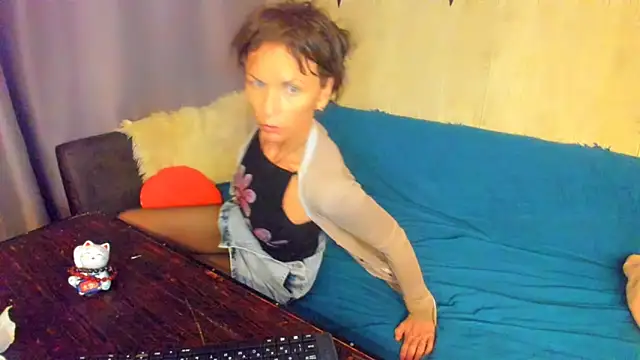 Elizabe th online show from May 2026 10:33:01 PM