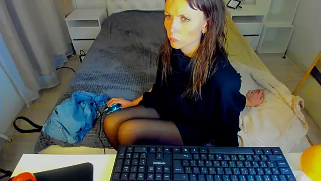 Snapshot of Elizabe_th chatting on January 2025 12:48:02 AM Elizabe th online show from January 2025 12:48:02 AM