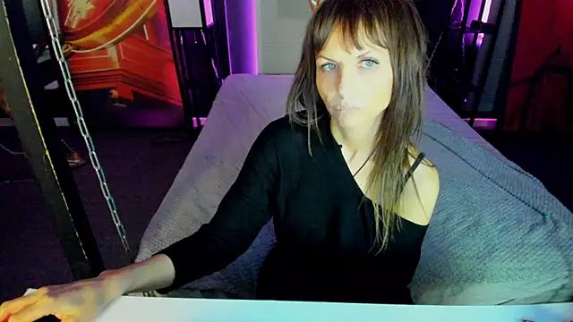 Snapshot of Elizabe_th chatting on February 2025 12:19:02 AM Elizabe th online show from February 2025 12:19:02 AM