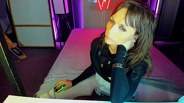 Snapshot of Elizabe_th chatting on February 2025 04:25:01 PM Elizabe th online show from February 2025 04:25:01 PM