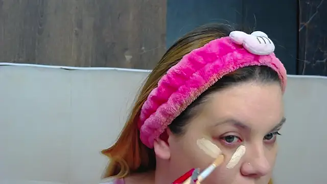 MelanieBrownn online show from December 2025 06:40:01 AM