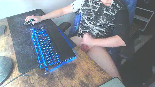 Snapshot of WouldLovetoFuckYou666 chatting on December 2024 05:11:02 PM WouldLovetoFuckYou666 online show from December 2024 05:11:02 PM