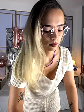 Snapshot of aziac10 chatting on October 2025 11:44:01 AM aziac10 online show from October 2025 11:44:01 AM