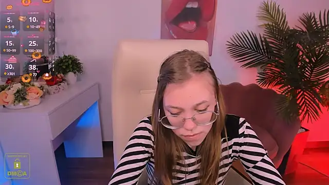 LayriantaVee online show from March 2025 01:29:01 PM