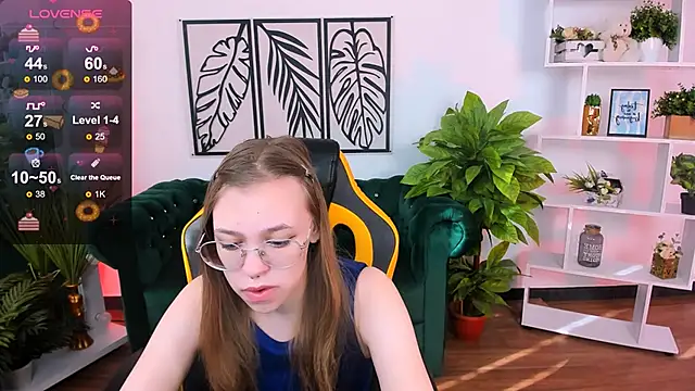 LayriantaVee online show from March 2025 06:57:02 AM