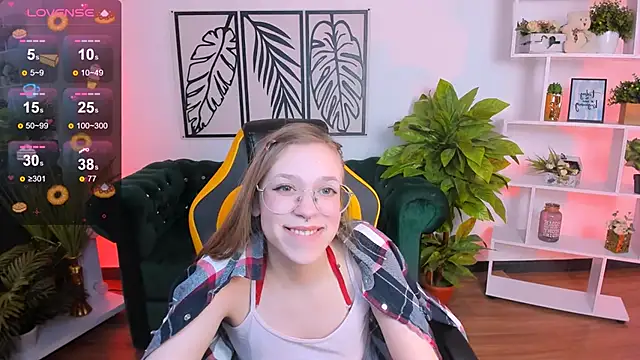 LayriantaVee online show from February 2025 01:21:02 PM