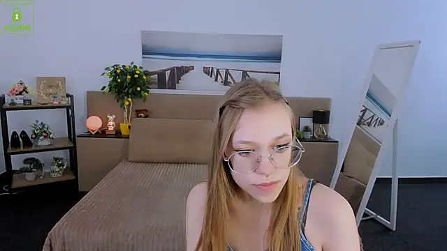 LayriantaVee online show from March 2025 01:14:02 PM