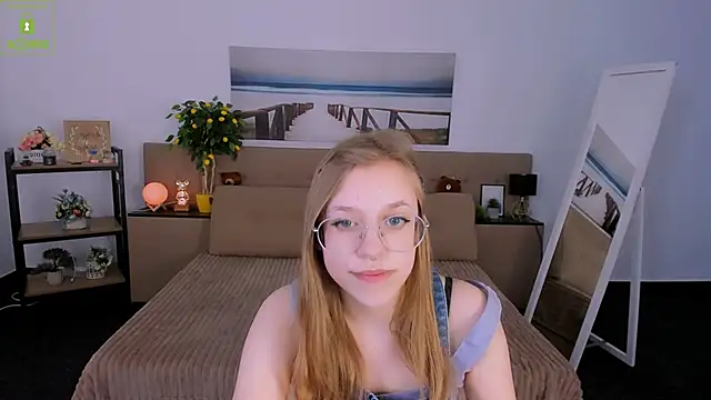 LayriantaVee online show from March 2025 01:06:02 PM