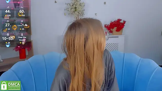 LayriantaVee online show from September 2025 06:19:01 AM