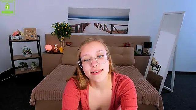 LayriantaVee online show from March 2025 01:18:01 PM