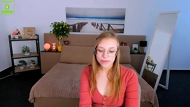 LayriantaVee online show from March 2025 10:02:01 AM