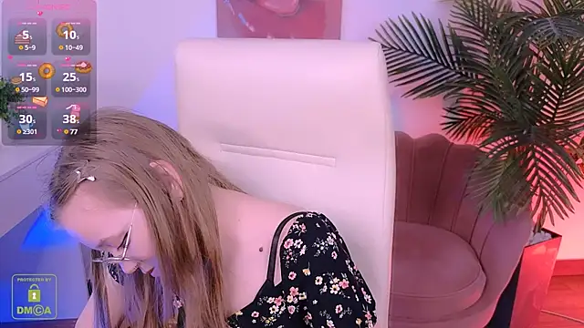 LayriantaVee online show from March 2025 01:35:02 PM