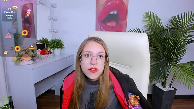 LayriantaVee online show from September 2025 06:09:01 AM