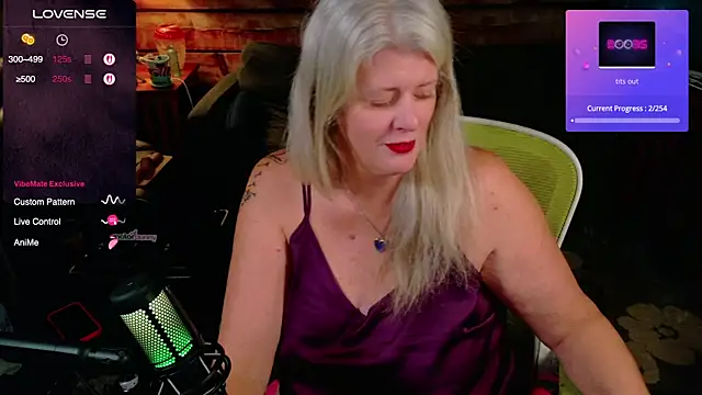 Snapshot of AliceHarlot chatting on October 2025 03:30:02 AM AliceHarlot online show from October 2025 03:30:02 AM
