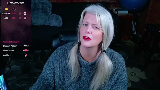 Snapshot of AliceHarlot chatting on October 2025 03:48:01 AM AliceHarlot online show from October 2025 03:48:01 AM