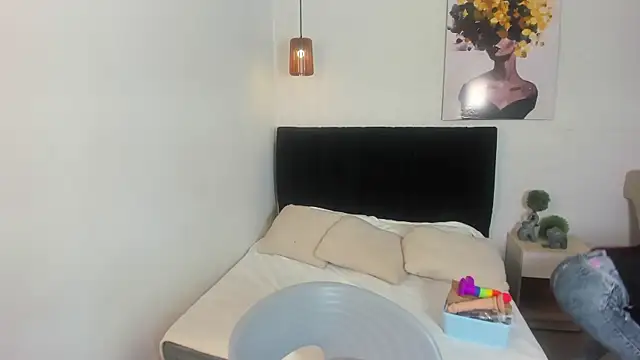 Scarlett  bell online show from October 2025 01:21:02 PM