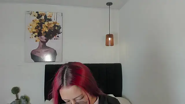 Scarlett  bell online show from October 2025 02:07:01 PM