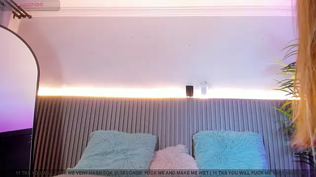 valentina lux online show from March 2026 07:10:02 PM