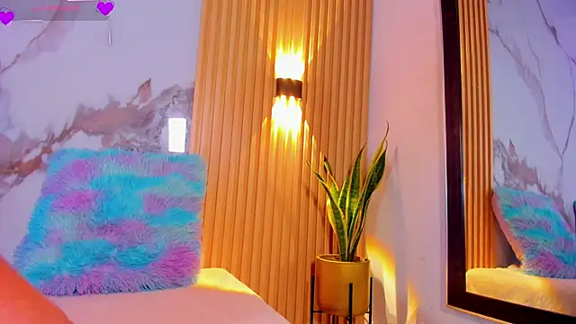 valentina lux online show from September 2025 03:21:01 AM