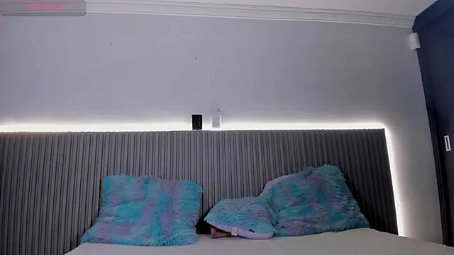 Snapshot of valentina_lux chatting on January 2026 08:13:02 PM valentina lux online show from January 2026 08:13:02 PM