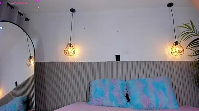 valentina lux online show from June 2026 07:19:02 PM