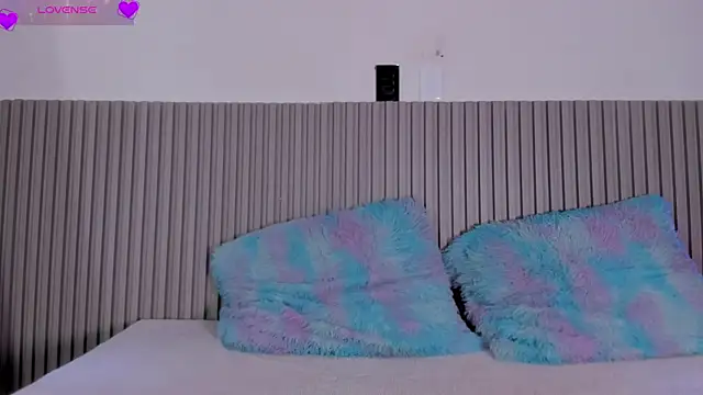 valentina lux online show from April 2026 07:15:01 PM