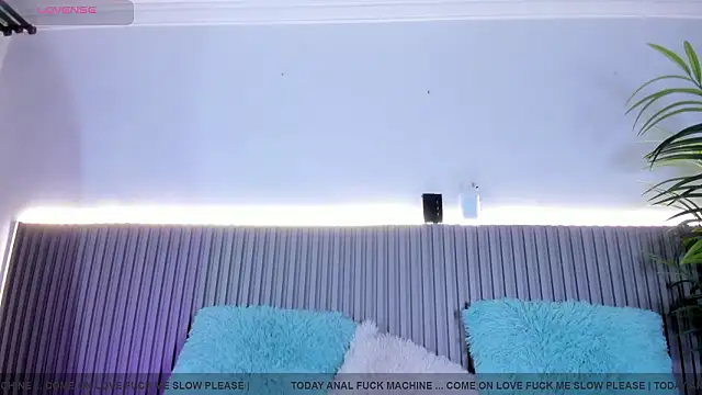 Snapshot of valentina_lux chatting on February 2026 07:15:01 PM valentina lux online show from February 2026 07:15:01 PM