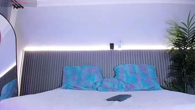 Snapshot of valentina_lux chatting on February 2026 07:21:02 PM valentina lux online show from February 2026 07:21:02 PM