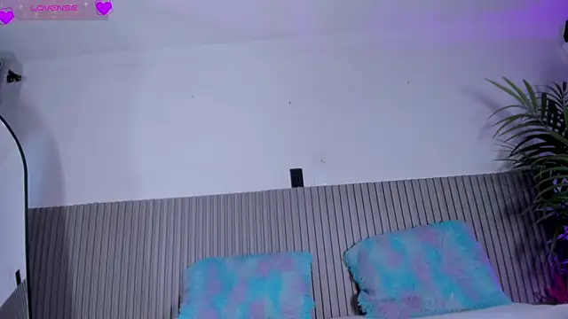 valentina lux online show from April 2026 08:10:02 PM