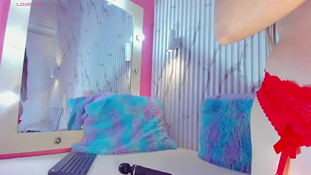 Snapshot of valentina_lux chatting on October 2025 08:18:01 PM valentina lux online show from October 2025 08:18:01 PM