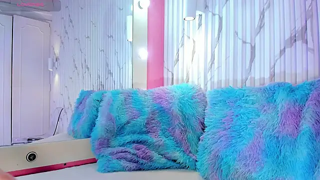 Snapshot of valentina_lux chatting on October 2025 07:13:02 PM valentina lux online show from October 2025 07:13:02 PM