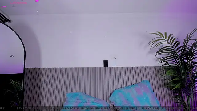 valentina lux online show from March 2026 07:17:01 PM