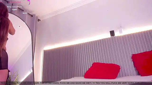 valentina lux online show from March 2026 07:37:01 PM