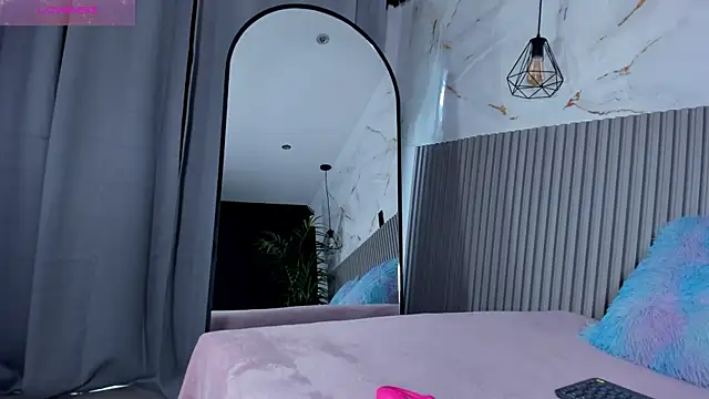 valentina lux online show from June 2026 07:35:02 PM