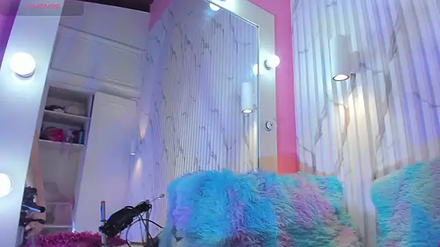 Snapshot of valentina_lux chatting on November 2025 07:18:01 PM valentina lux online show from November 2025 07:18:01 PM