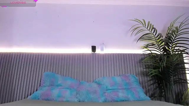 Snapshot of valentina_lux chatting on February 2026 07:14:02 PM valentina lux online show from February 2026 07:14:02 PM