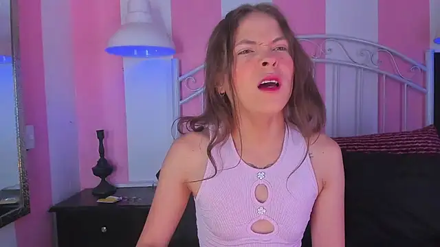 Snapshot of Liah_Grey8 chatting on October 2025 09:27:02 PM Liah Grey8 online show from October 2025 09:27:02 PM