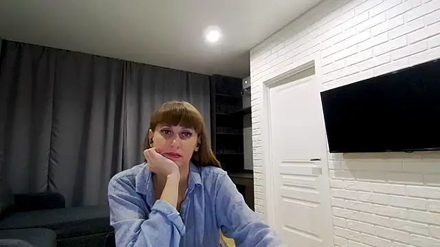 Daniella Lorente online show from August 2026 11:00:01 PM