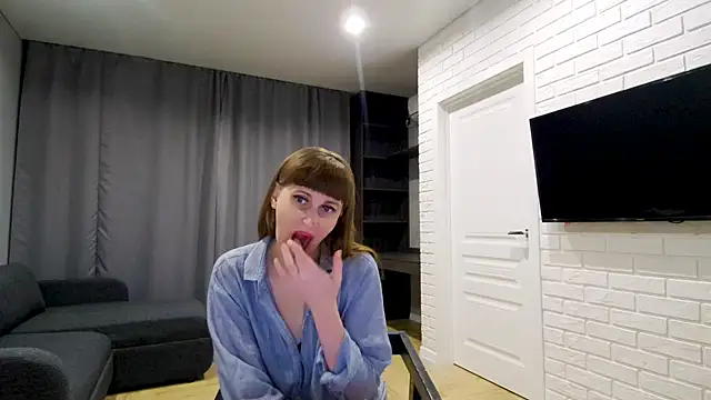 Daniella Lorente online show from May 2026 10:52:03 PM