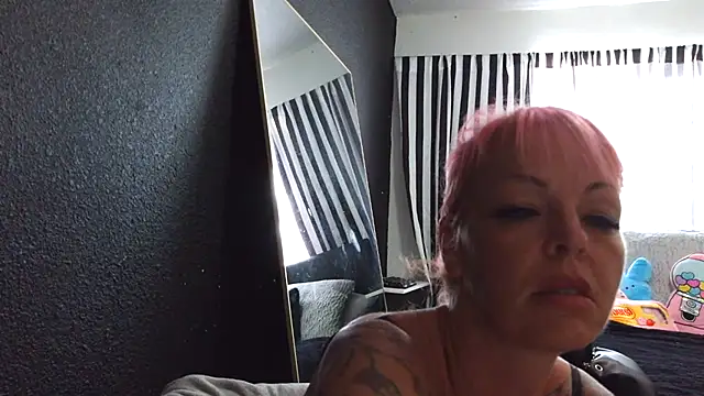 Snapshot of rileyraerhoads chatting on September 2025 09:21:01 PM rileyraerhoads online show from September 2025 09:21:01 PM