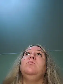 Anna Curvy online show from November 2025 12:00:01 AM